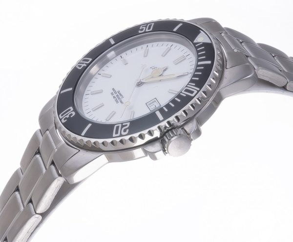 Screenshot 2025-07-24 at 18.34.21 LE MONDE Divers´ Watch with White Dial and Black Bezel (3189ACC/21)