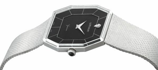 WITTNAUER "Genève" Gents´Plated Wristwatch with Black Sector Dial and a Diamond